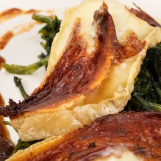 Stracchino stagionato, verdure e spicy jam